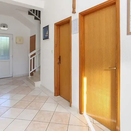 3, First Floor Apartman